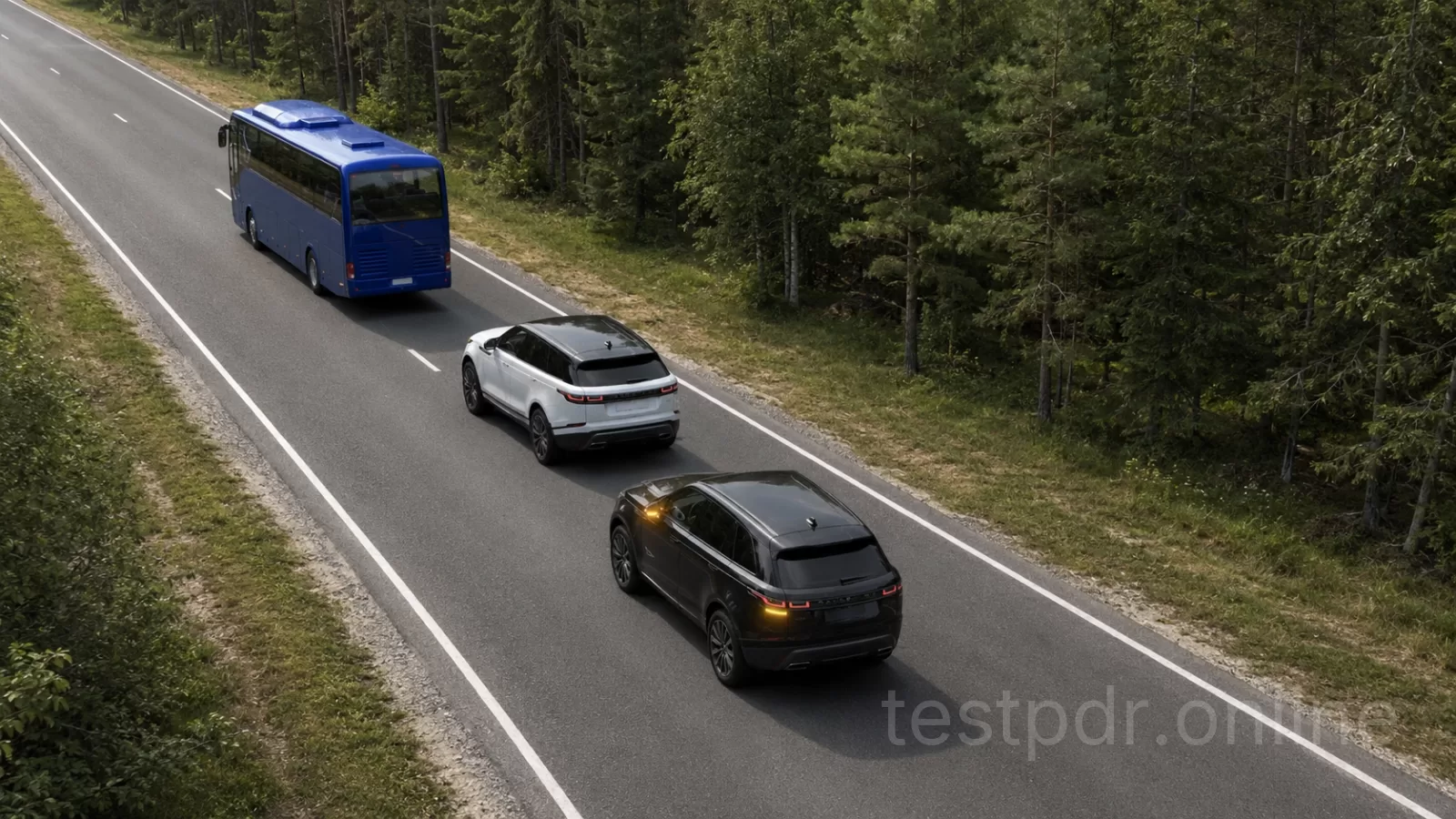 Чи дозволено водію чорного автомобіля здійснити обгін одразу двох транспортних засобів? Чи дозволено водію чорного автомобіля здійснити обгін одразу двох транспортних засобів?